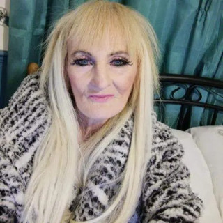 ooking for an escort in Naas who knows what she wants?